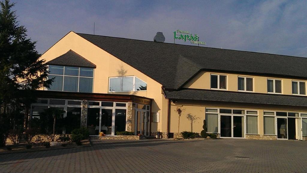 Penzion Lapas U Hoffera Nitra Buitenkant foto
